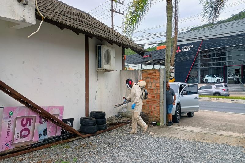 CASOS PROVÁVEIS E CONFIRMADOS DE DENGUE AUMENTARAM 335% NAS ÚLTIMAS 48 HORAS EM ITAJAÍ