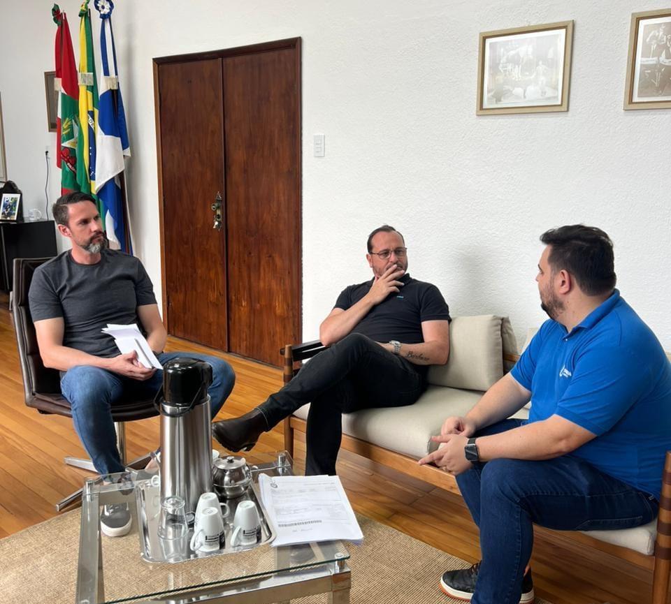 Prefeitura de Timbó busca soluções para histórico problema de falta de água em bairros da cidade