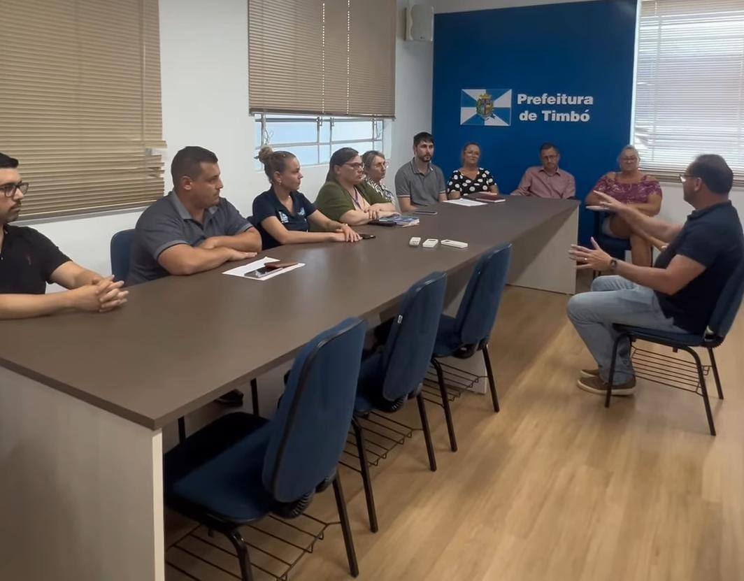 Prefeitura de Timbó recebe para reunião representantes do Sindicato dos Servidores Públicos Municipais