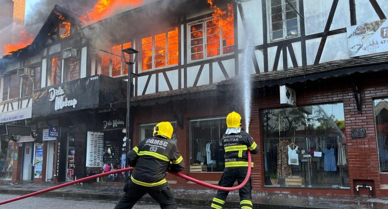 Província Católica de Blumenau Inicia Operação de Escoramento em Imóveis Atingidos por Incêndio