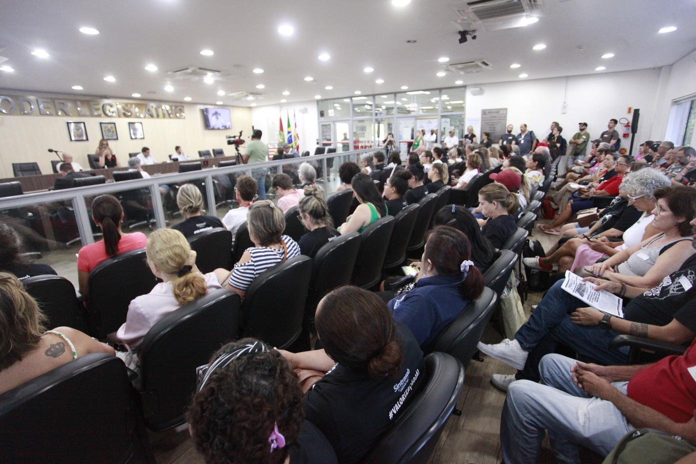 Câmara de Blumenau aprova projetos, requerimentos e moção