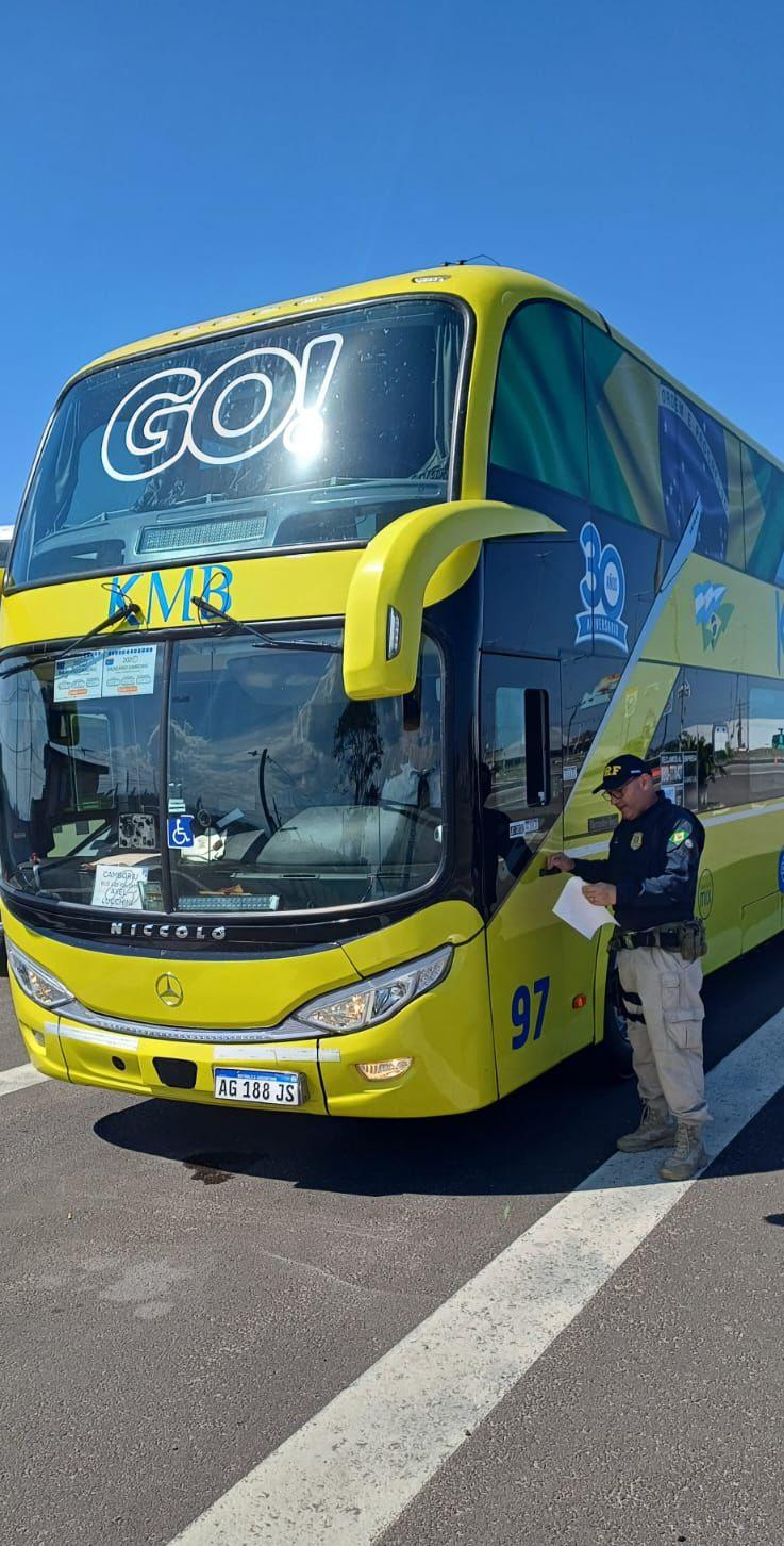 PRF fiscaliza estrangeiros e flagra motoristas argentinos com até 14 multas por velocidade