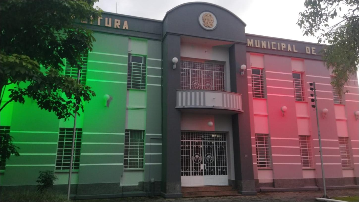 Timbó Celebra os 150 Anos da Imigração Italiana com Iluminação Especial na Prefeitura
