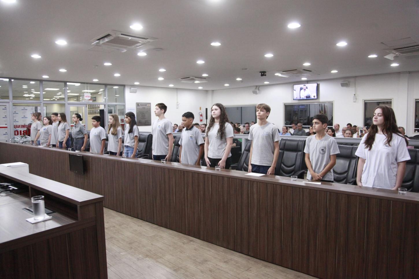 Vereadores mirins de Blumenau tomam posse e Bernardo Cardoso é eleito presidente da Câmara Mirim