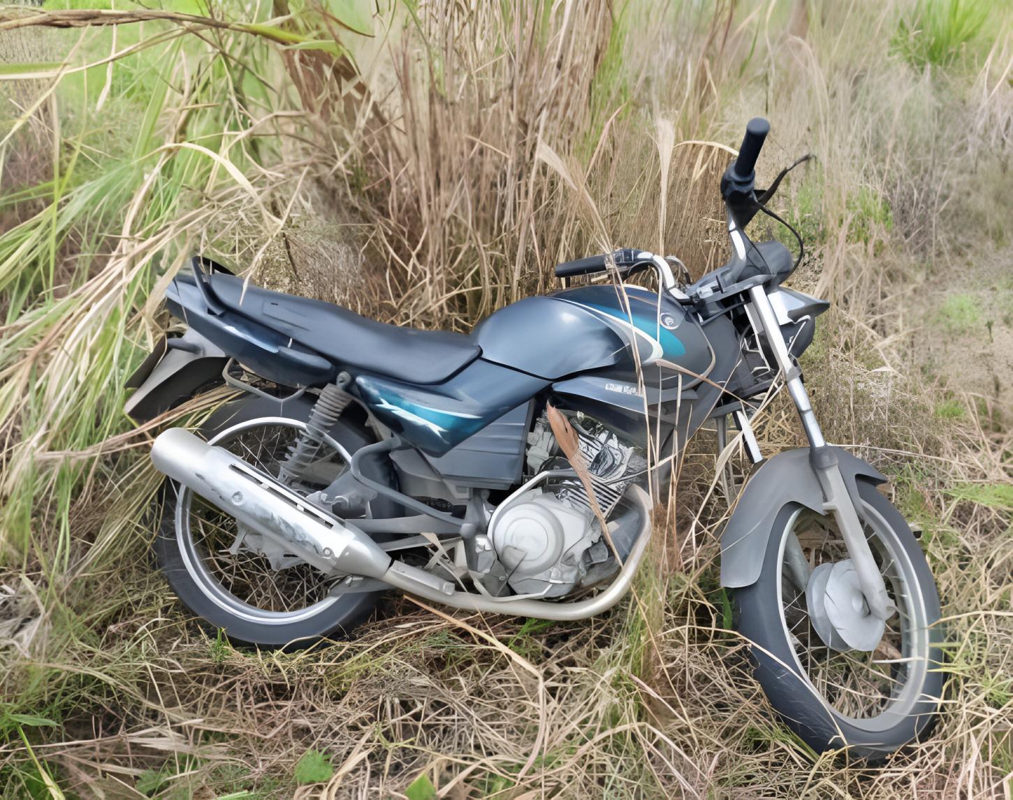 Motocicleta furtada é encontrada abandonada em matagal em Indaial
