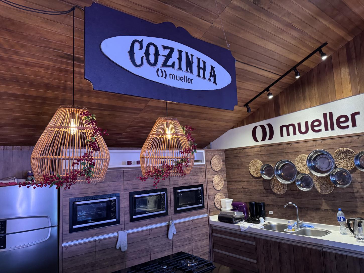 Mueller promove oficina de bolachas e premia participantes da Osterfest 2025
