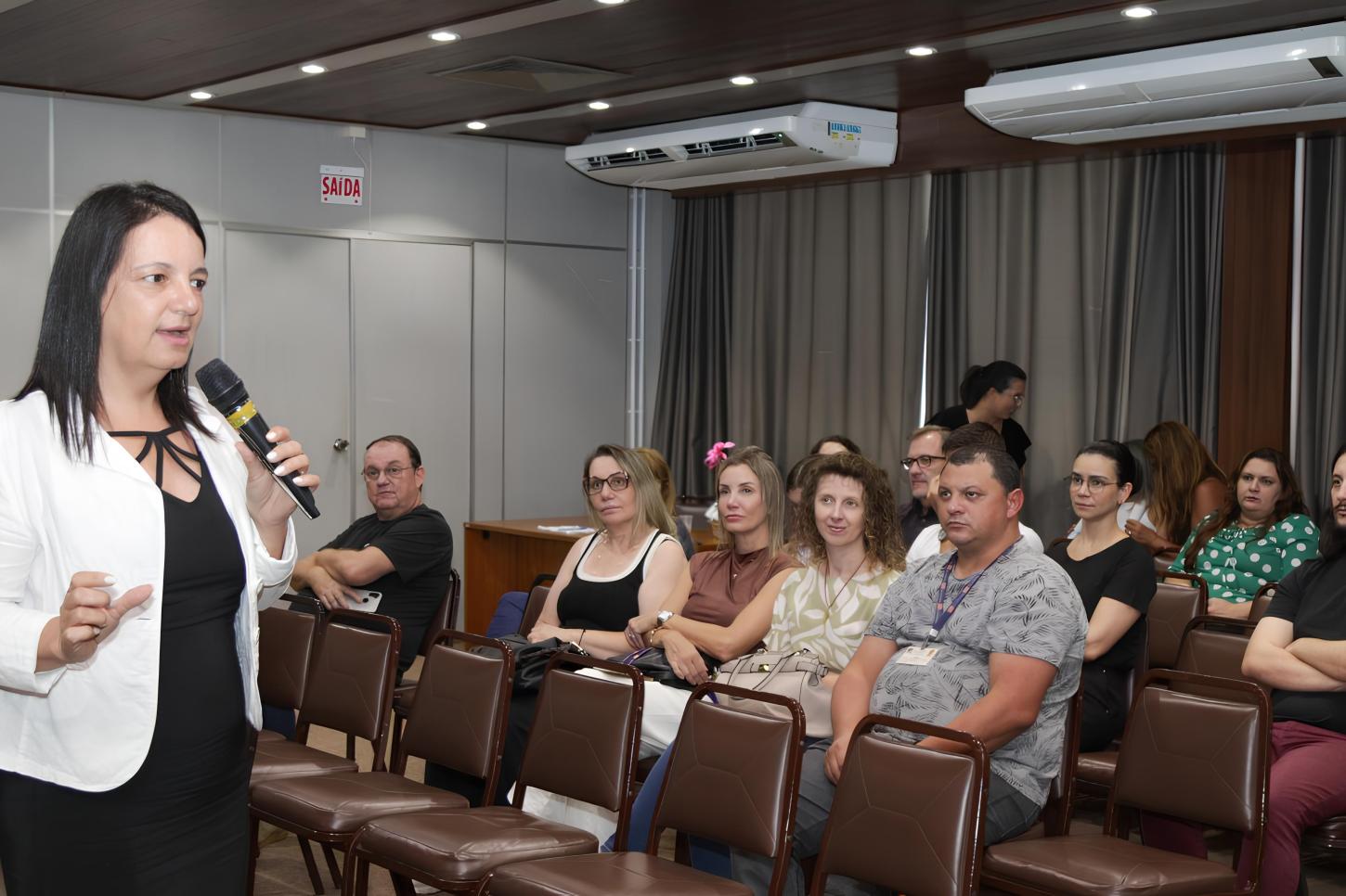 Prefeitura de Blumenau promove curso de capacitação aos ouvidores do município