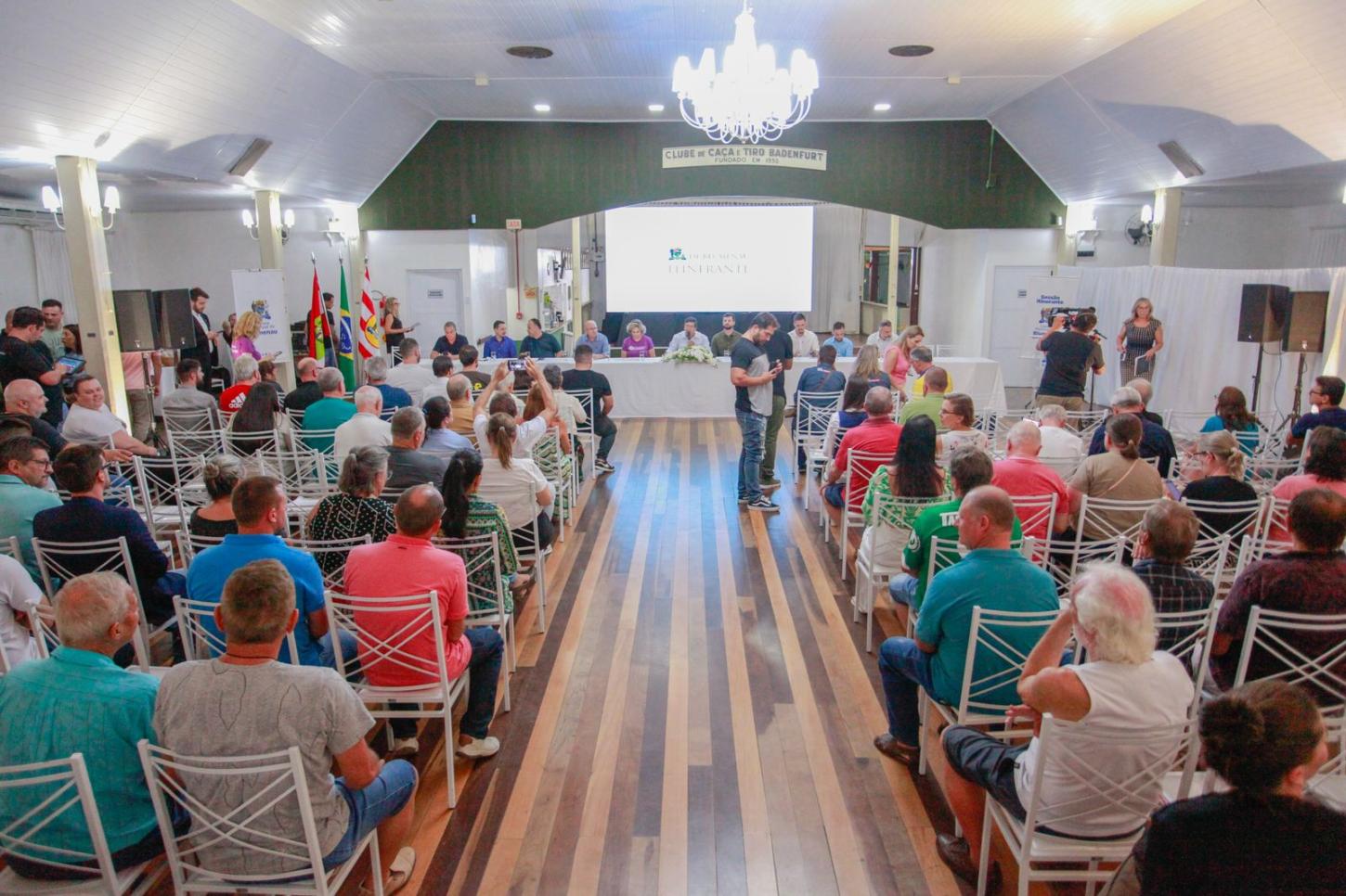 Sessão itinerante da Câmara de Blumenau debate prioridades da região do Badenfurt
