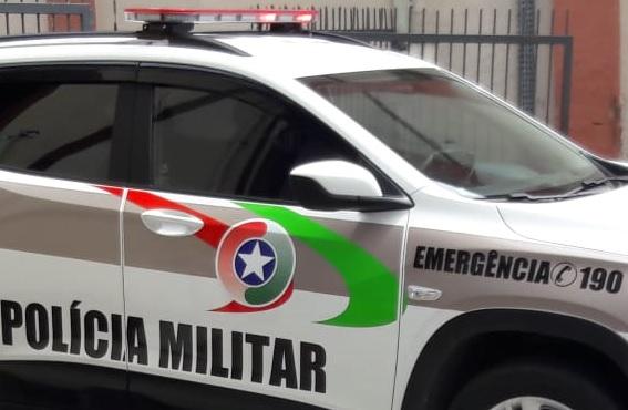 Um adolescente de 16 anos foi assaltado por três homens armados com faca, ao lado do Terminal de ônibus da Velha, em Blumenau.