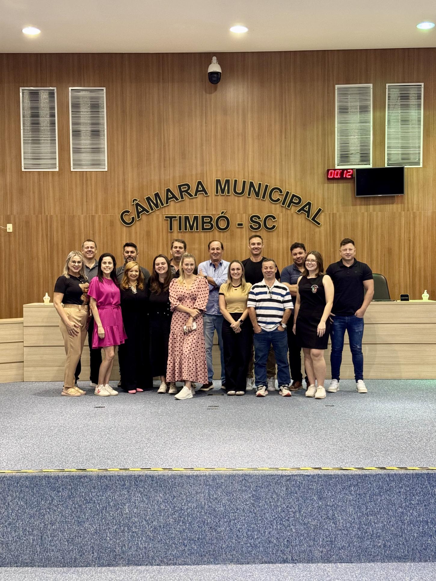 Vereadores e servidores da Câmara de Timbó participam de curso sobre projetos de lei e orientações para novos mandatos