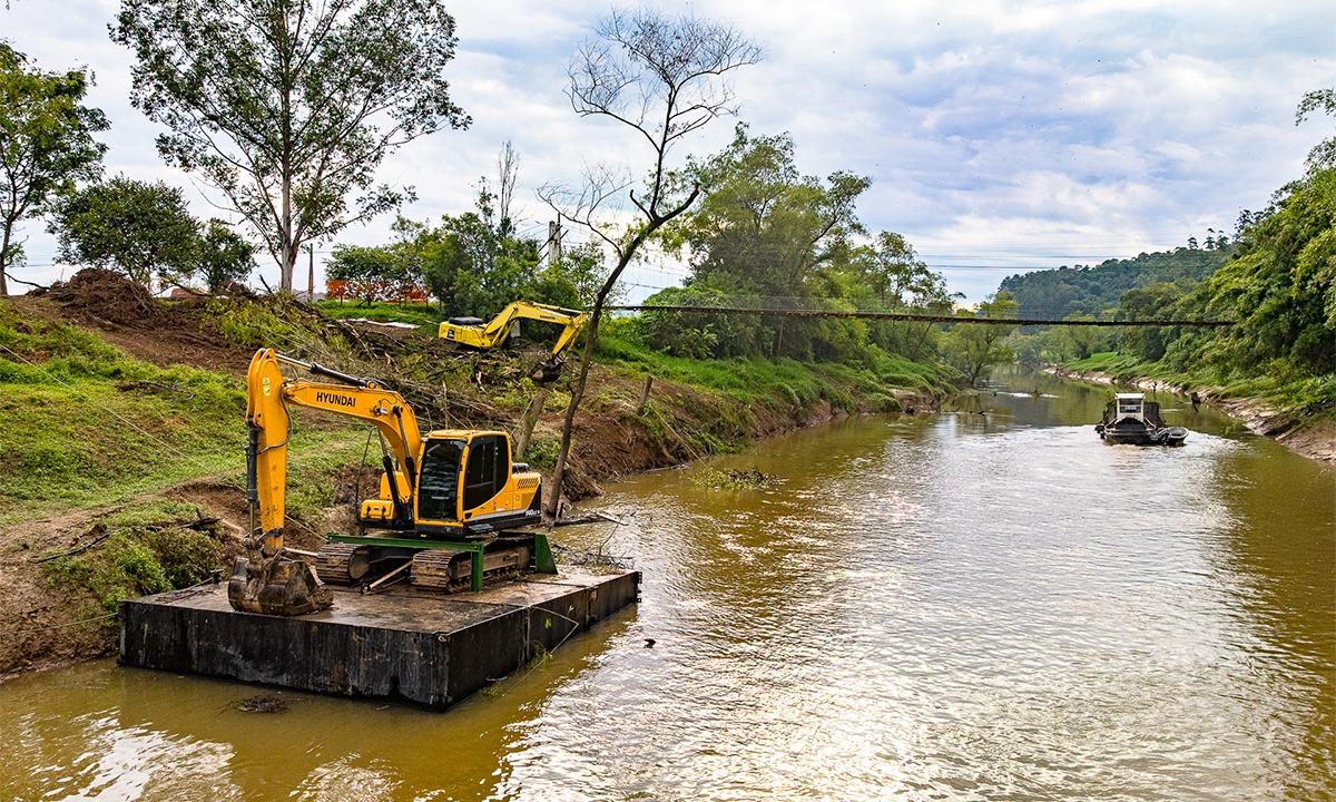 Governo de Santa Catarina avança no melhoramento fluvial em Rio do Oeste