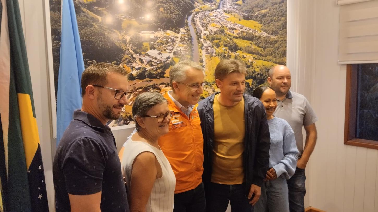 Mario Hildebrandt, Secretário da Defesa Civil, em Visita a Benedito Novo tentará junto ao Governo Estadual recursos para o Município