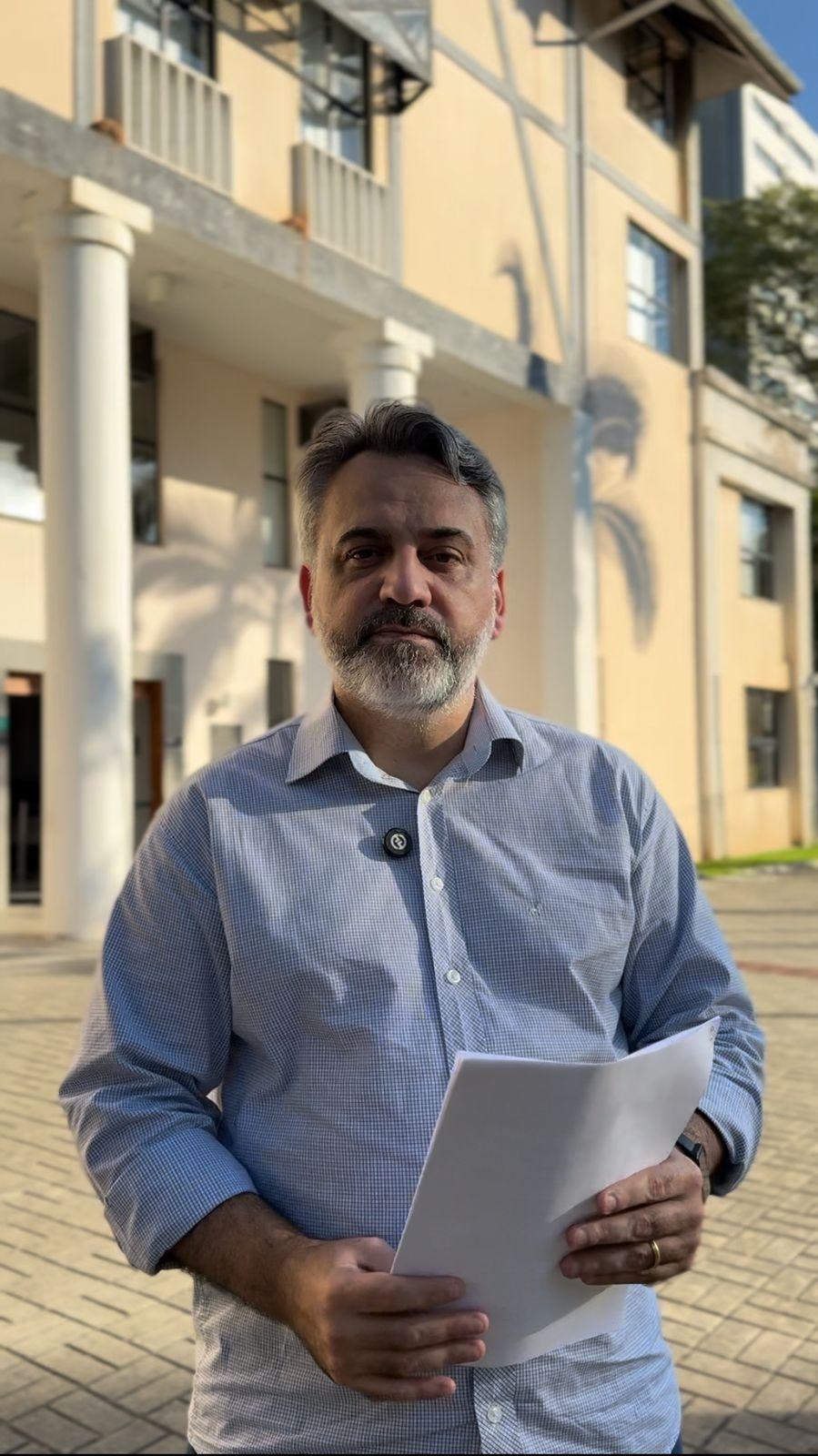 Vereador protocola denúncia sobre supostas irregularidades no aumento da taxa de esgoto em Blumenau