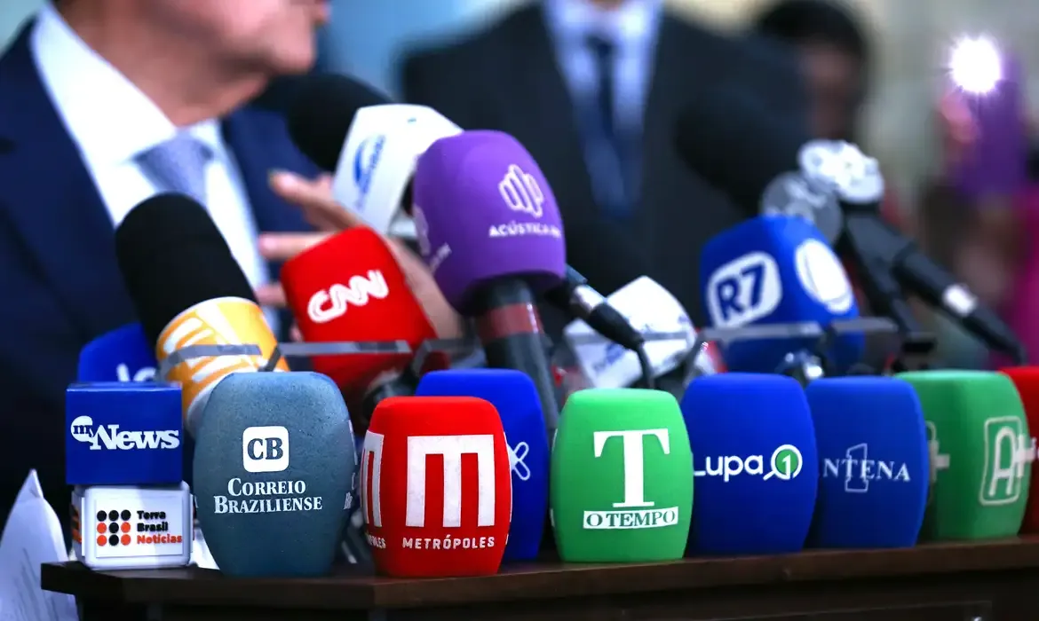 A Pulsação da Notícia em Terras Brasileiras: Desafios e a Essencialidade do Exercício da Imprensa