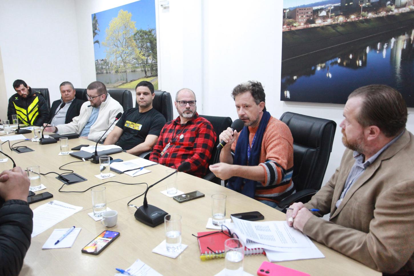 Comissão da Área Azul recebe representantes da Prefeitura, empresa e sociedade civil para debater questionamentos da comunidade