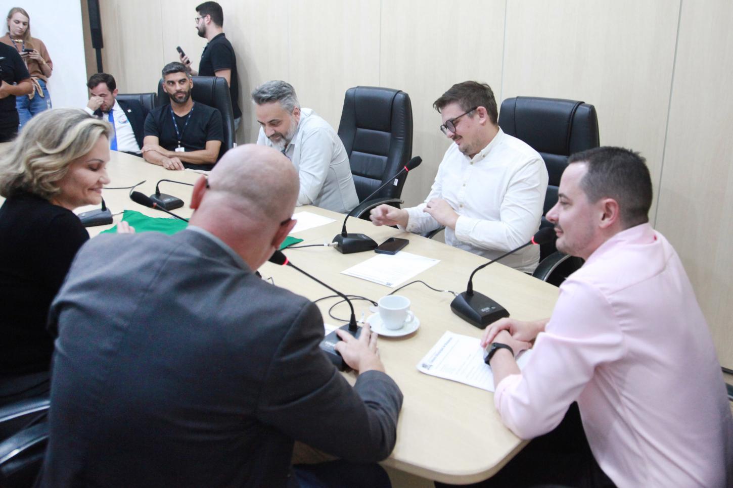 Frente Parlamentar em Defesa da Causa Animal realiza primeira reunião e define prioridades em Blumenau