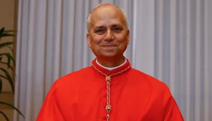 Fumaça Branca em Roma: Cardeal Americano Surpreende e Assume o Pontificado ROBERT PREVOST LEÃO XlV