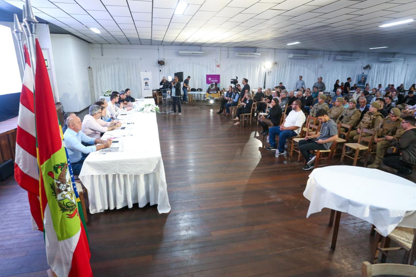 Grande Garcia recebe a terceira sessão itinerante do ano da Câmara de Blumenau