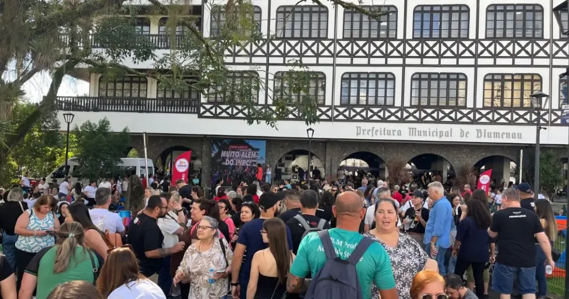 Servidores municipais realizam paralisação contra aumento concedido pela prefeitura