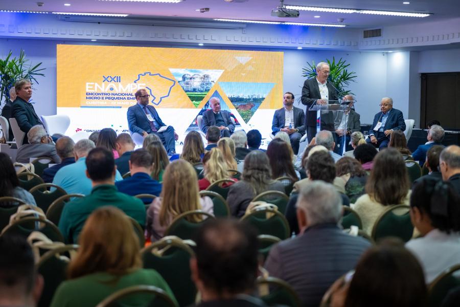 Blumenau recebe edição especial de imersão em inteligência artificial para pequenos negócios