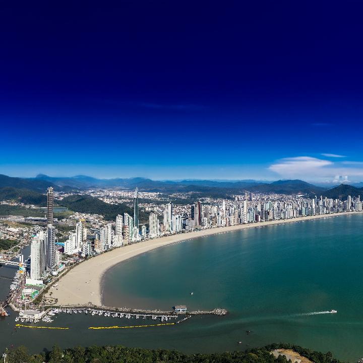 Comentário: Santa Catarina, conservadorismo e a sombra autoritária do bolsonarismo