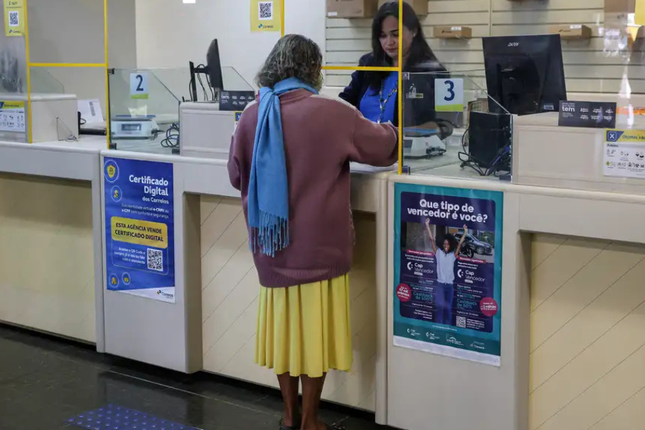 Correios atendem mais de 900 mil aposentados e pensionistas do INSS sobre descontos indevidos