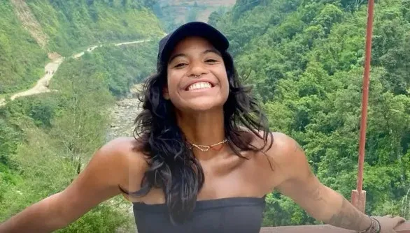 Juliana Martins é encontrada morta após cinco dias presa em fenda em vulcão na Indonésia — falhas no resgate são questionadas