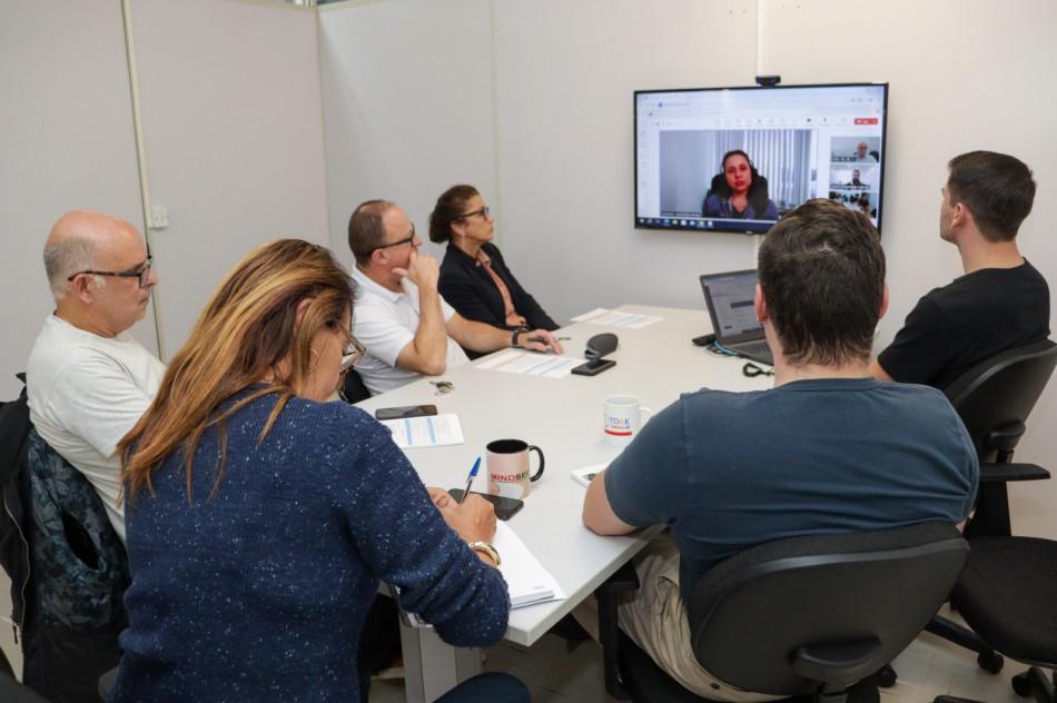 Prefeitura de Blumenau apresenta aplicativo EngeGOV OPEX ao Observatório Social