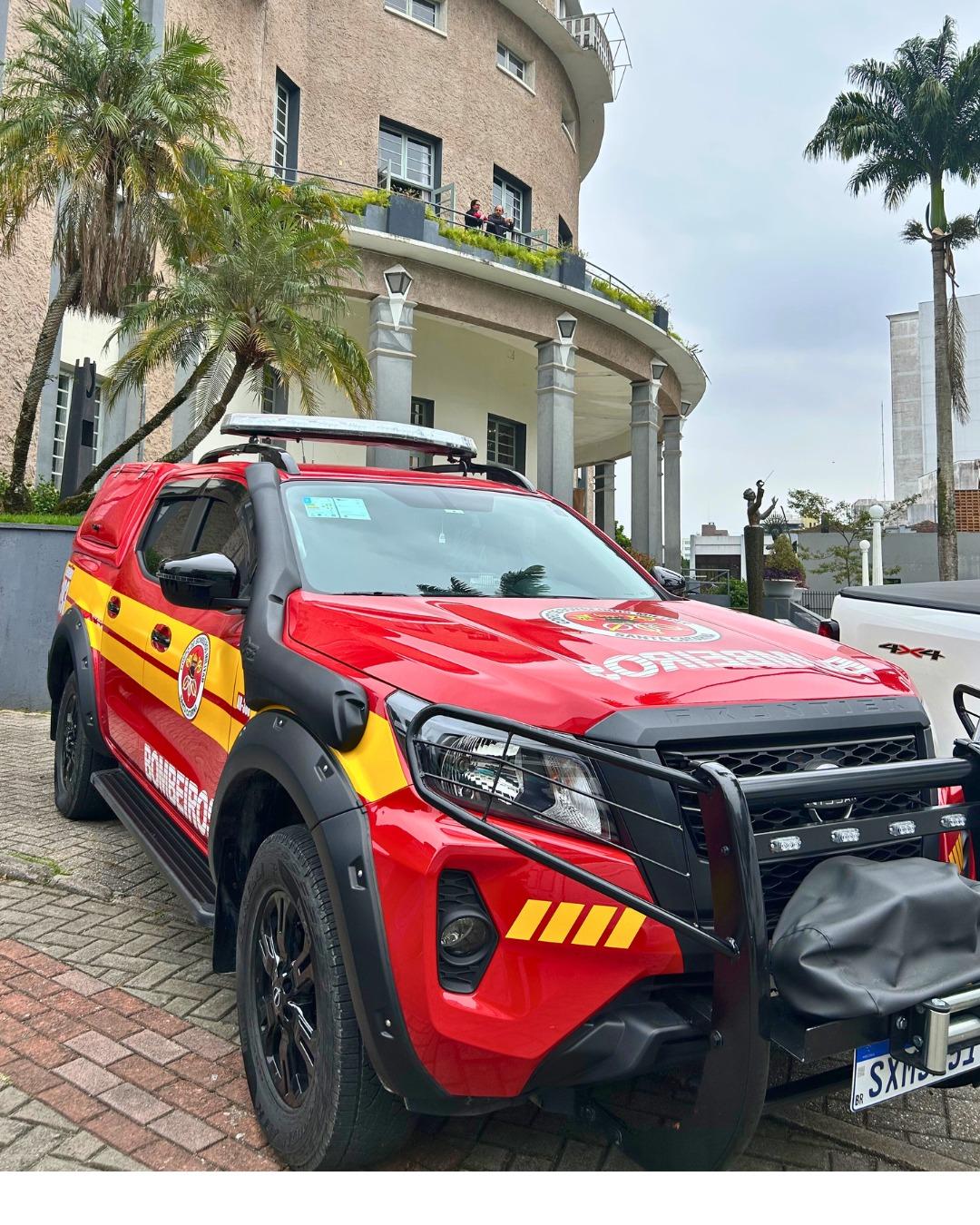 Santa Catarina Levada a Sério: 3º BBM recebe viatura do governador