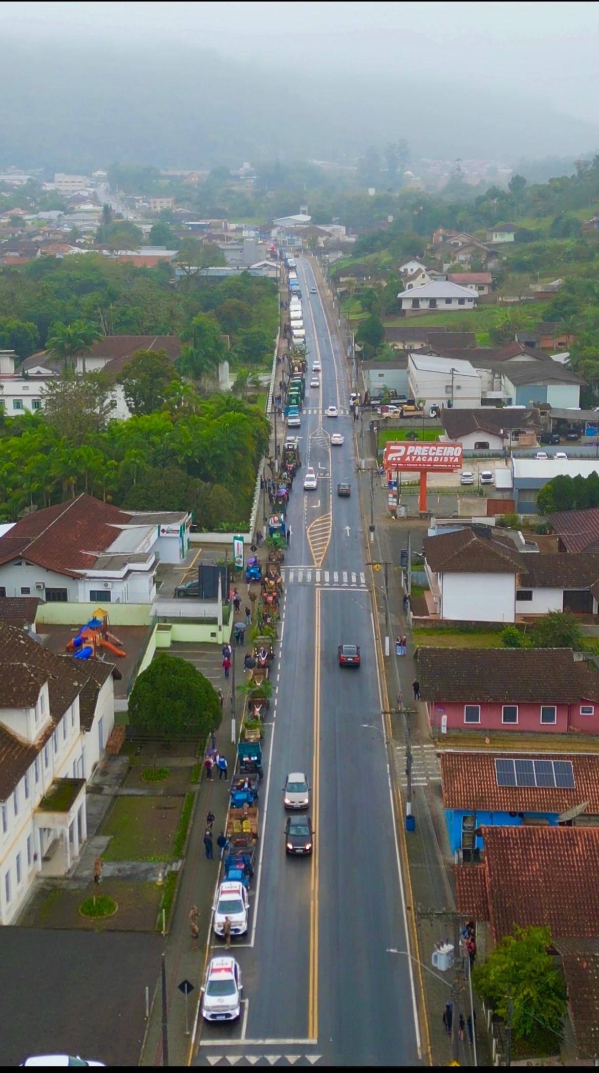 39ª FESTA DO COLONO E MOTORISTA DE RODEIO DESTACA RESGATE DO DESFILE E GRANDE PARTICIPAÇÃO POPULAR