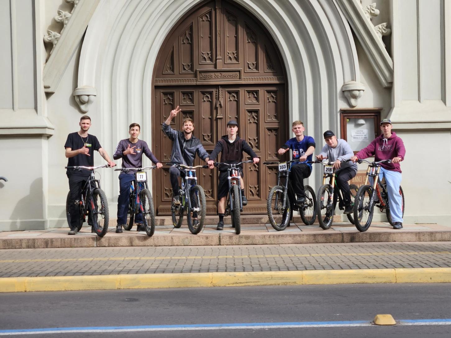 Atletas Pomerodense participam da etapa única de MTB Downhill em Sapiranga (RS)