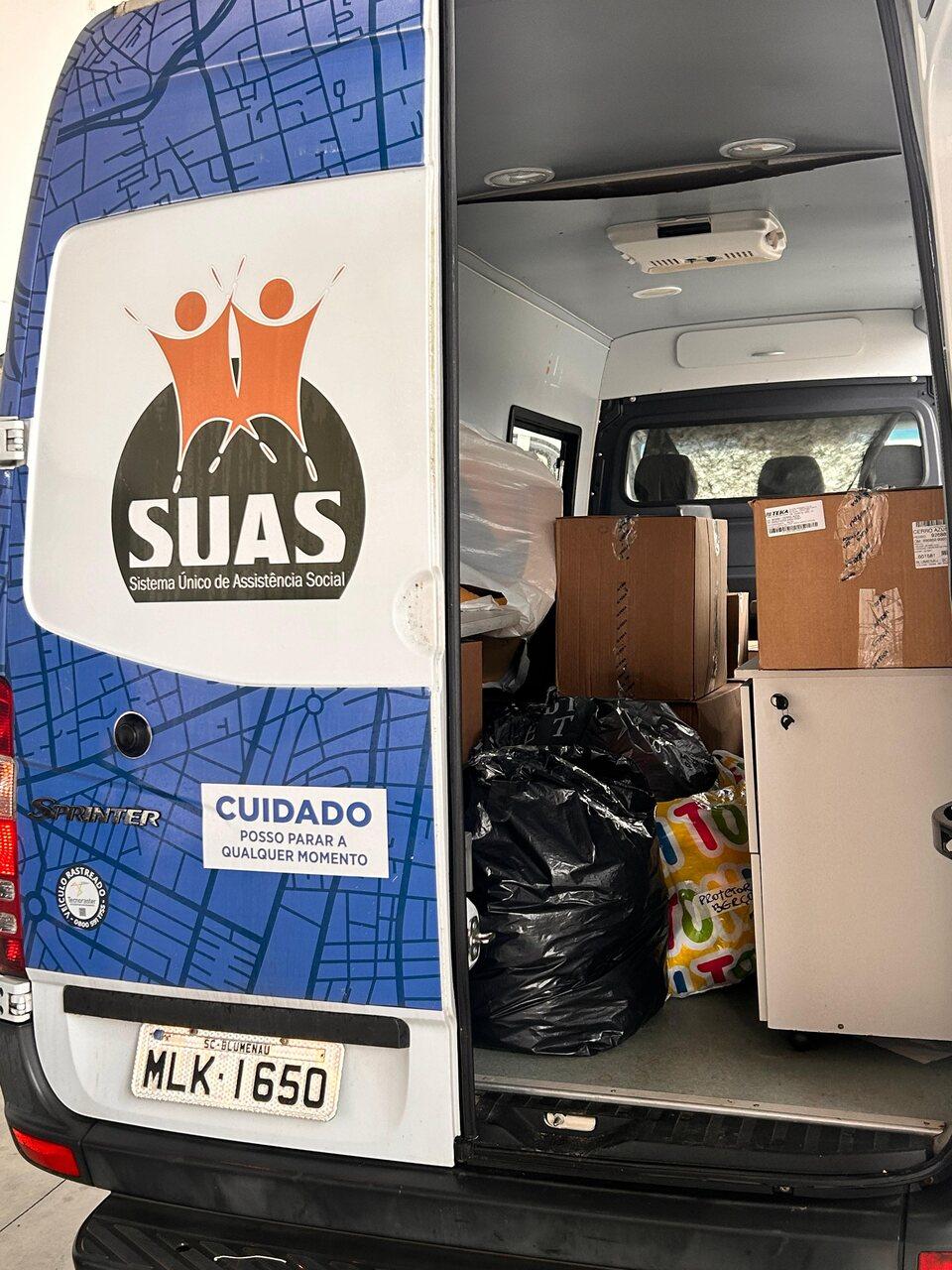 Campanha do Agasalho 2025 | Teka arrecada mais de 1,5 mil peças e realiza doações para colaboradores e Prefeitura de Blumenau