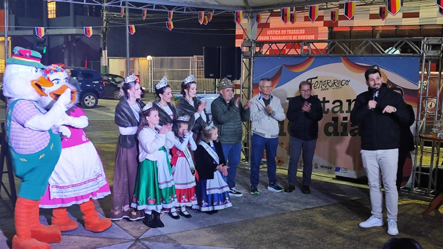 Contagem regressiva para a 38ª Fenarreco começa com festa na praça Barão de Schneeburg