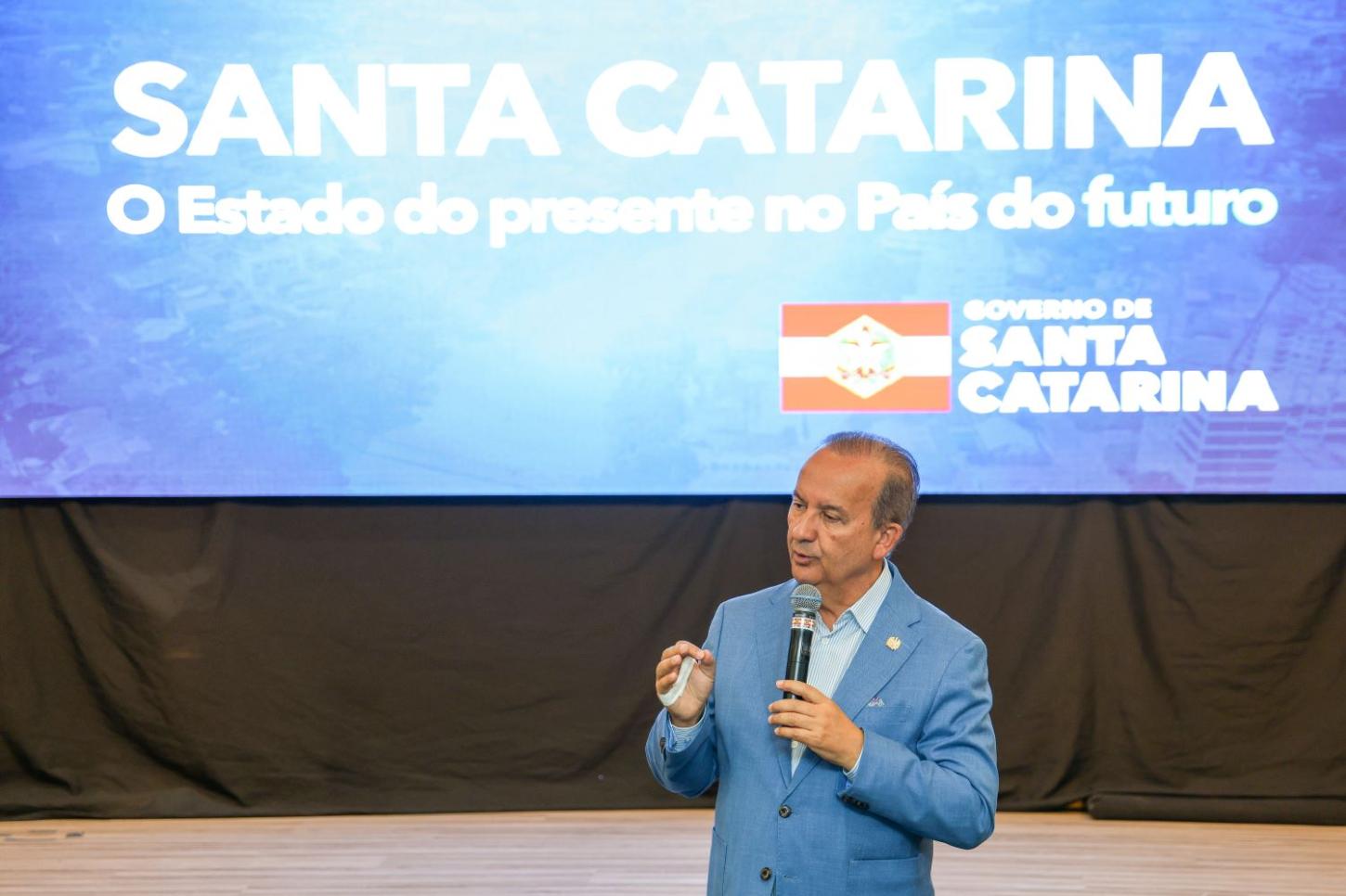 Em Rio do Sul, governador anuncia recursos para ampliação de tratamento oncológico no Hospital Regional e melhorias no Hospital Samária