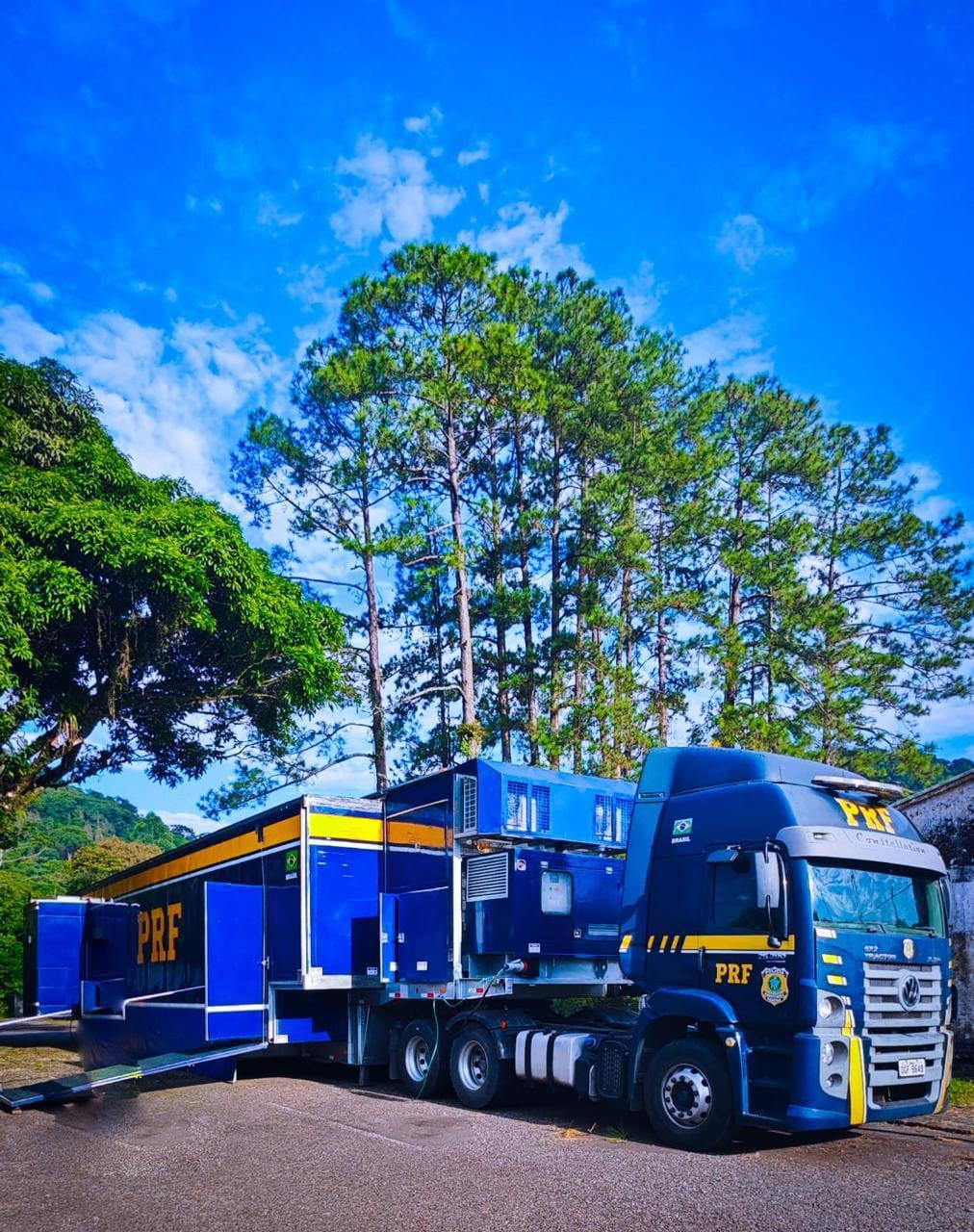 Indaial recebe Carreta Cinema Rodoviário da PRF durante a Semana Municipal de Trânsito