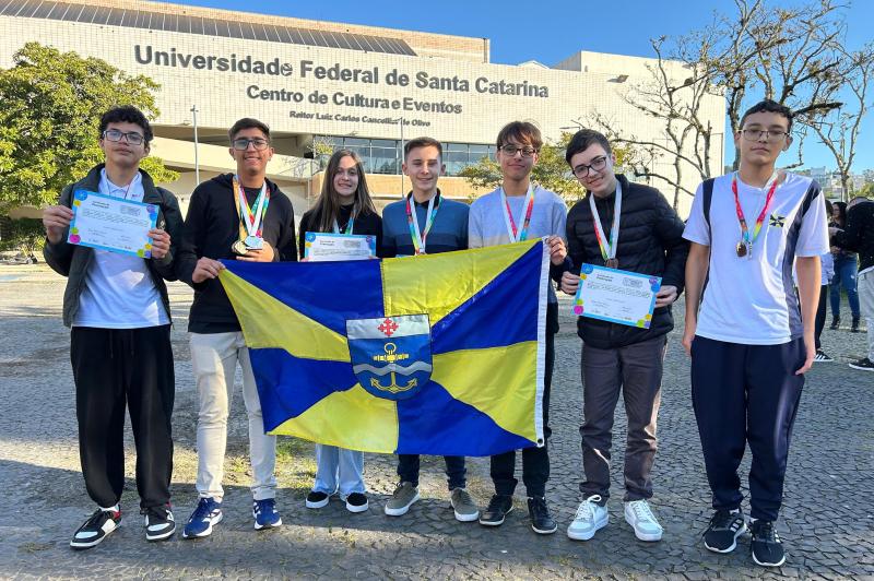 ITAJAÍ TEM OITO ALUNOS PREMIADOS NA MAIOR OLIMPÍADA DE MATEMÁTICA DO MUNDO