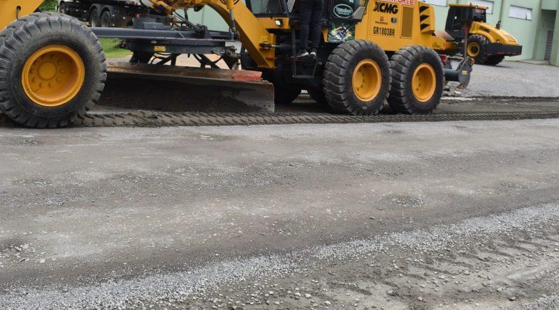 SECRETÁRIO DE OBRAS ACOMPANHA SERVIÇOS EM ANDAMENTO E DESTACA MELHORIAS PARA A POPULAÇÃO