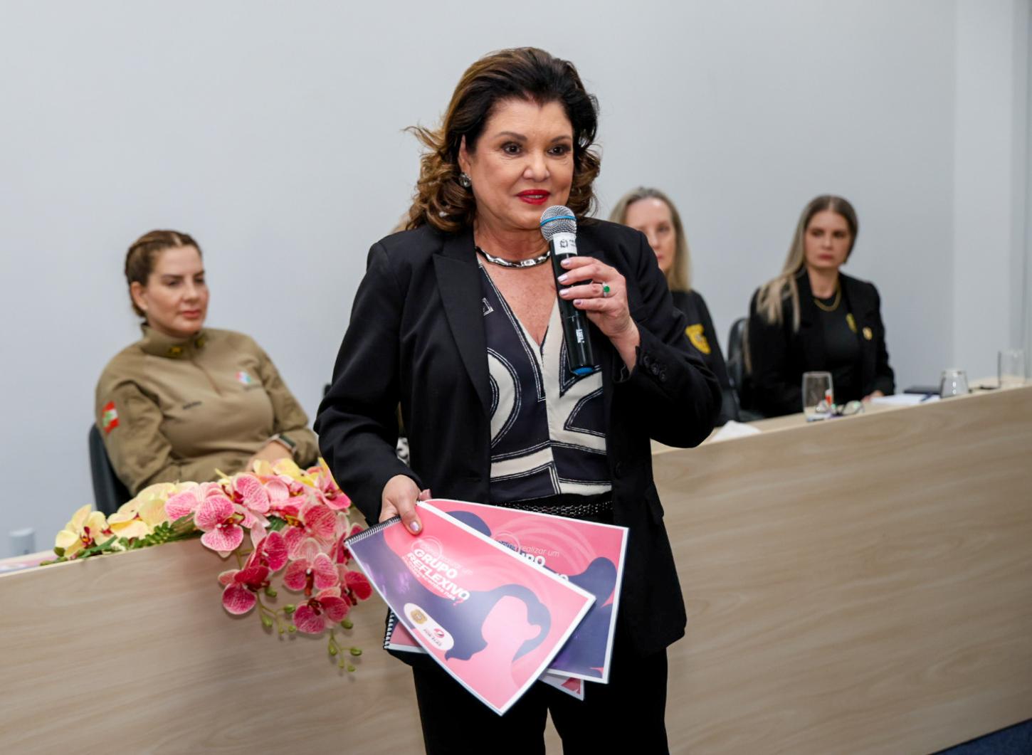 Governo do Estado lança cartilhas do programa Polícia Civil Por Elas para combater a violência doméstica