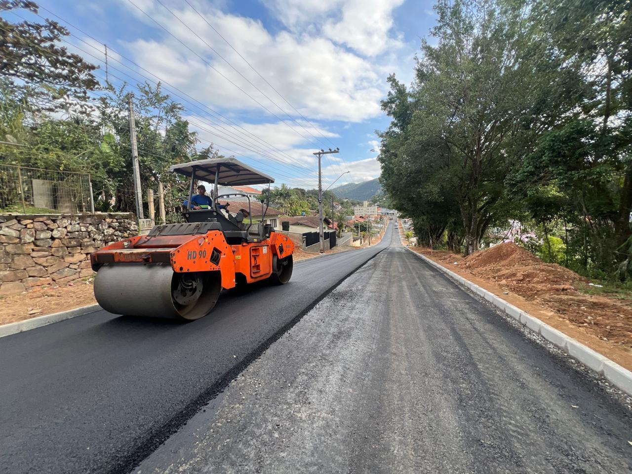 Prefeitura de Timbó inicia pavimentação asfáltica da Rua Santa Catarina