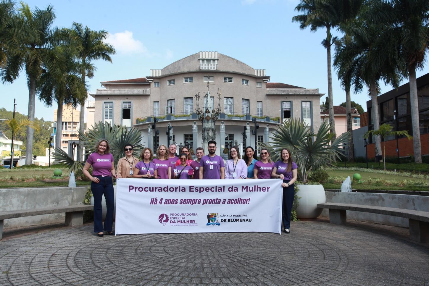Procuradoria da Mulher realiza ação de conscientização pelos quatro anos de atuação