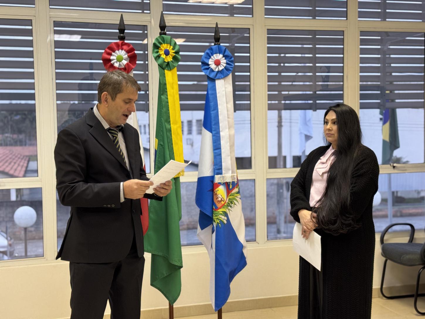 Suelen de Lara dos Santos é empossada vereadora pelo período de um mês