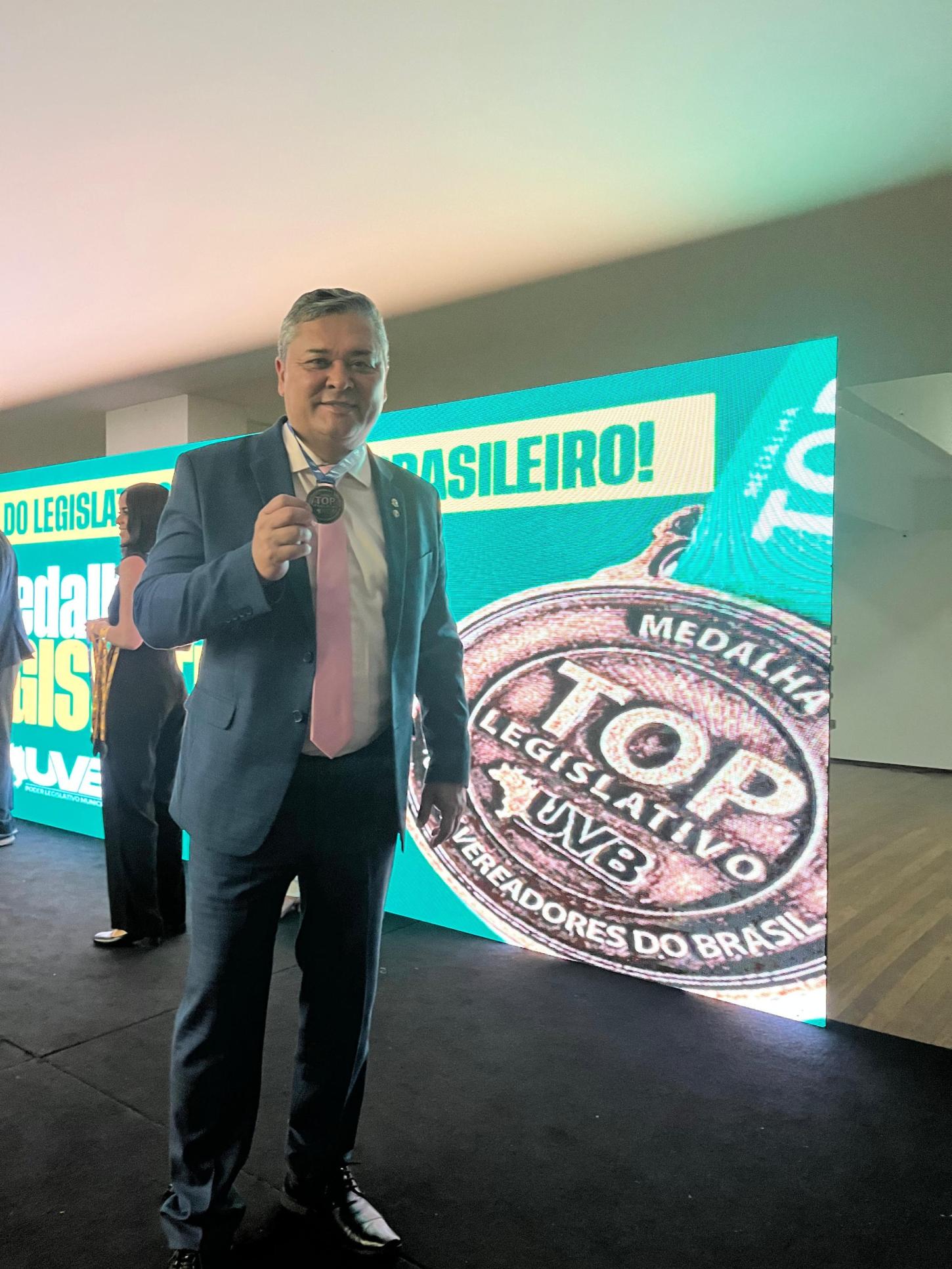 Vereador de Blumenau recebe premiação nacional em Brasília