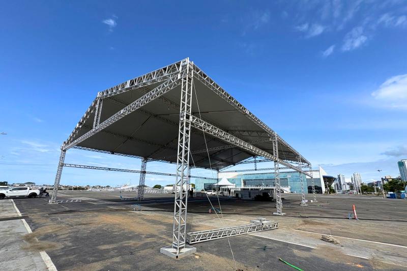 Estrutura da 36ª Marejada Começa a ser montada no centreventos.