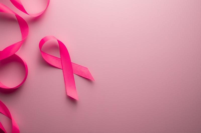 EVENTO NA BIBLIOTECA PÚBLICA DE ITAJAÍ REÚNE MULHERES QUE VENCERAM O CÂNCER