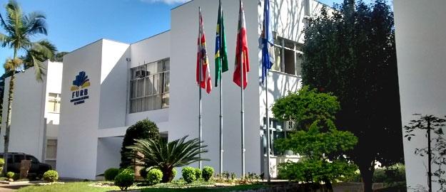 Prefeitura de Blumenau e Furb fortalecem parceria para aprimorar a educação em Blumenau.