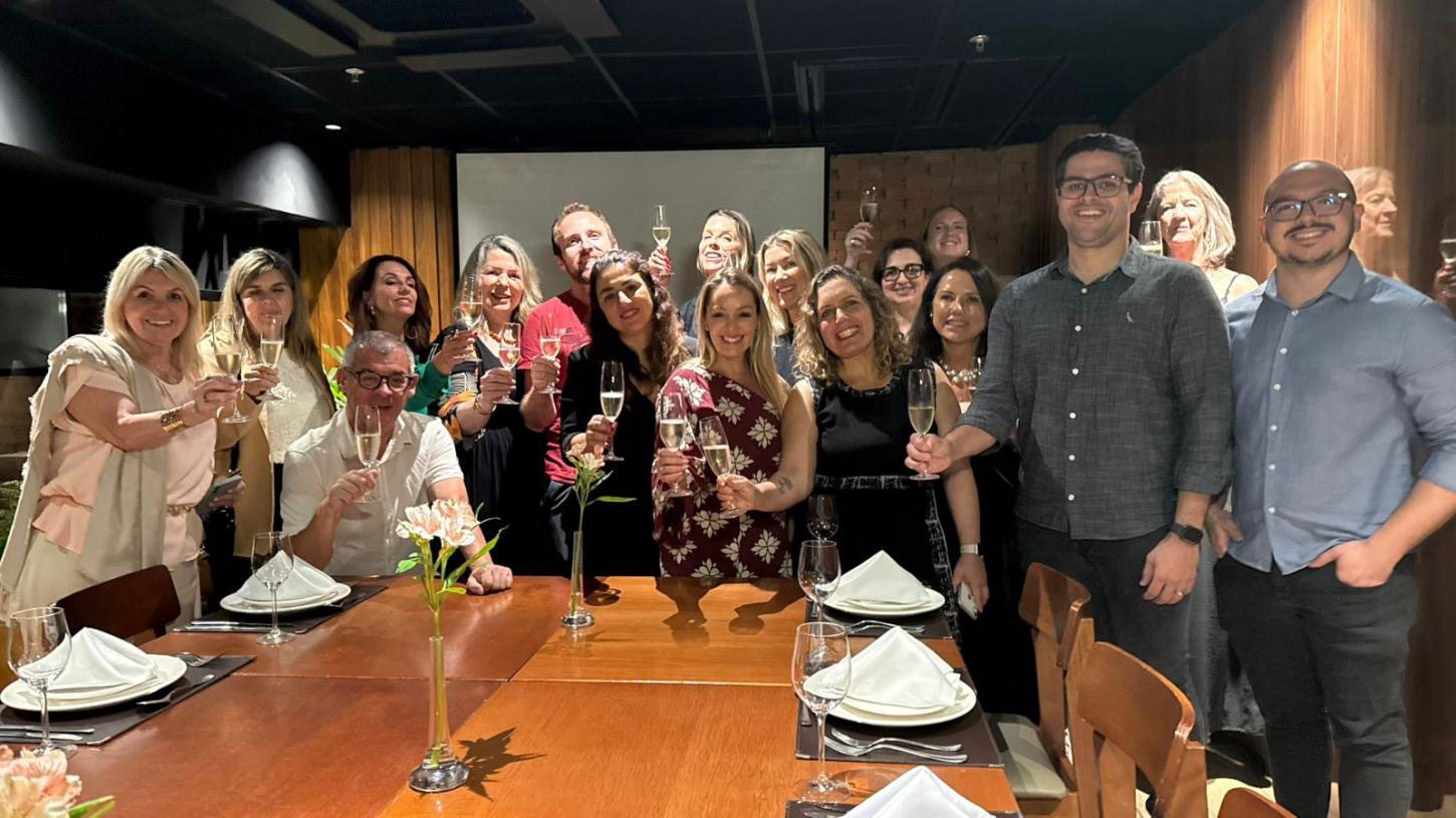 A hora mais feliz do dia agora pela metade do preço