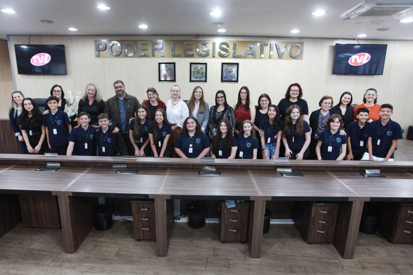 Câmara Mirim celebra o Dia do Professor com homenagem a educadores que inspiram gerações.