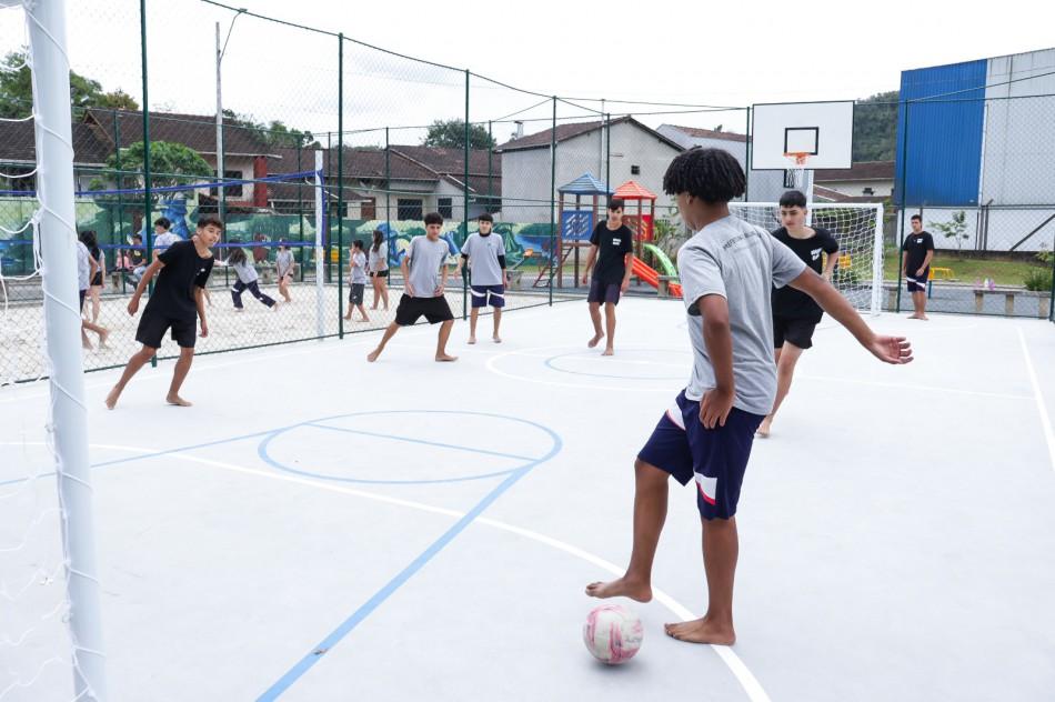 Comunidade da Itoupavazinha ganha duas novas quadras em área de lazer