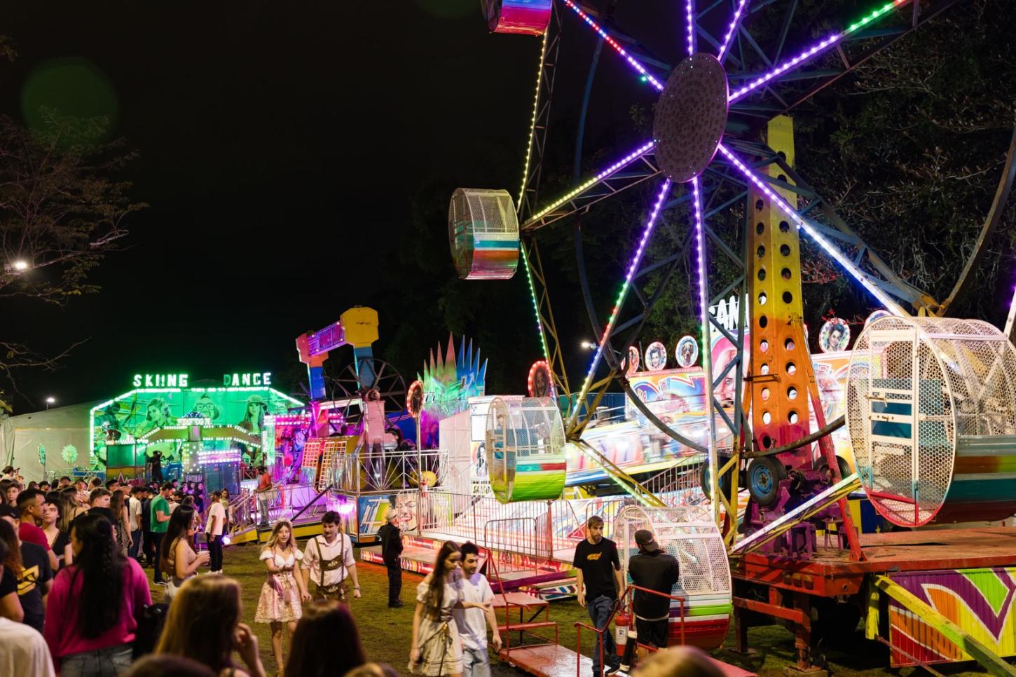 Diversão para todas as idades marca o parque de diversões da Festa do Imigrante