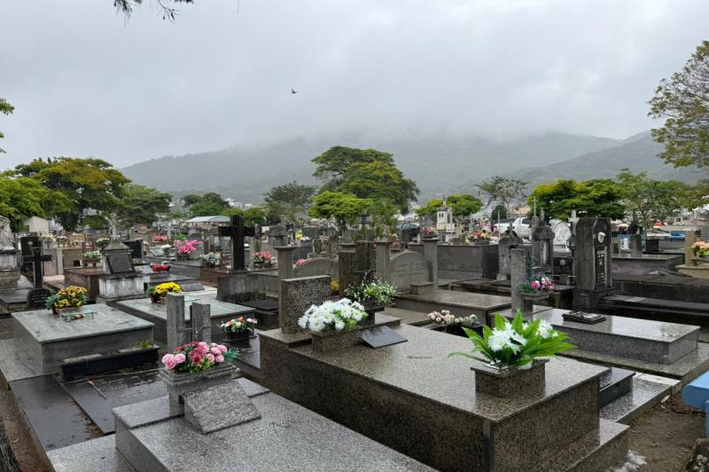 FUNCIONAMENTO E ORIENTAÇÃO DE TRÂNSITO GARANTEM SEGURANÇA NOS CEMITÉRIOS MUNICIPAIS